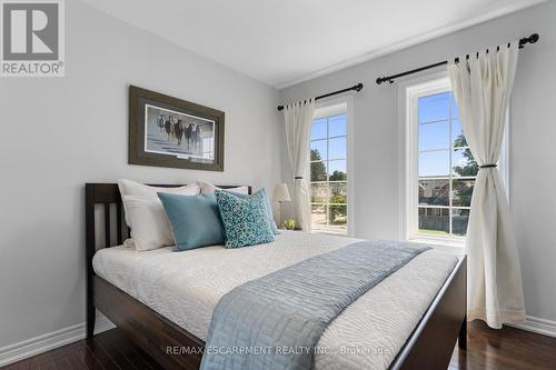 10 - 215 Dundas Street E, Hamilton (Waterdown), ON - Indoor Photo Showing Bedroom