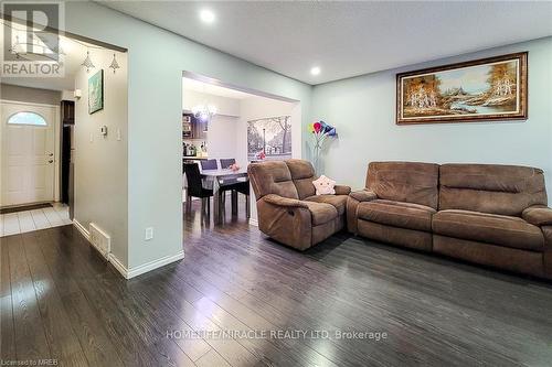 62 Riverdale Drive, Hamilton (Riverdale), ON - Indoor Photo Showing Living Room