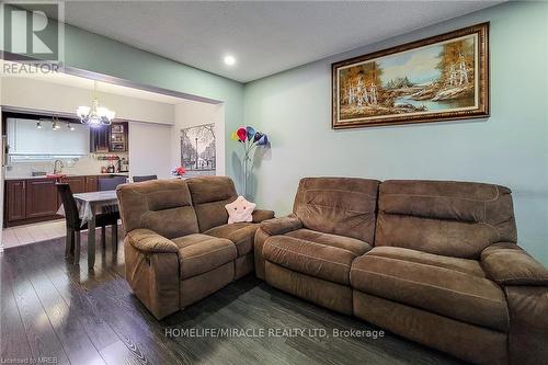 62 Riverdale Drive, Hamilton (Riverdale), ON - Indoor Photo Showing Living Room