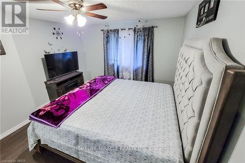 62 Riverdale Drive, Hamilton (Riverdale), ON - Indoor Photo Showing Bedroom