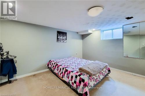 62 Riverdale Drive, Hamilton (Riverdale), ON - Indoor Photo Showing Bedroom