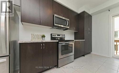 137 Borers Creek Crescent, Hamilton (Waterdown), ON - Indoor Photo Showing Kitchen With Stainless Steel Kitchen