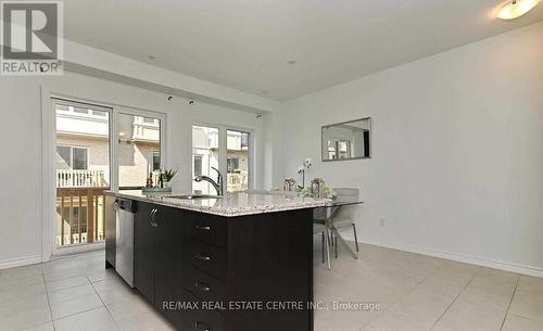 137 Borers Creek Crescent, Hamilton, ON - Indoor Photo Showing Kitchen