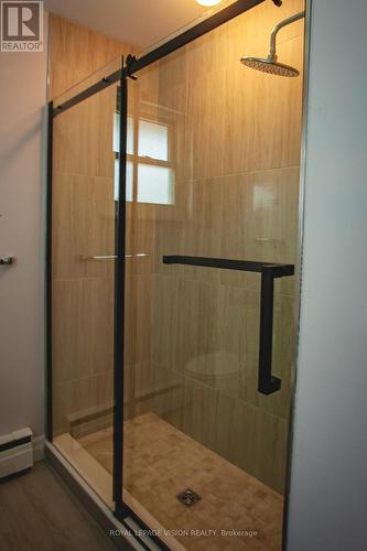 6159 Stevens Street, Niagara Falls, ON - Indoor Photo Showing Bathroom