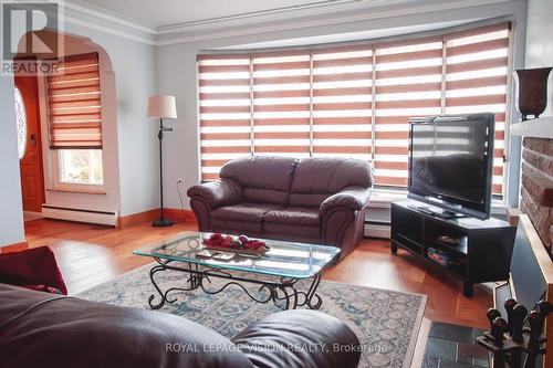 6159 Stevens Street, Niagara Falls, ON - Indoor Photo Showing Living Room