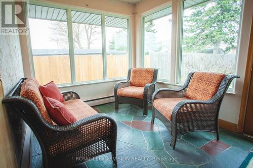 6159 Stevens Street, Niagara Falls, ON - Indoor Photo Showing Living Room