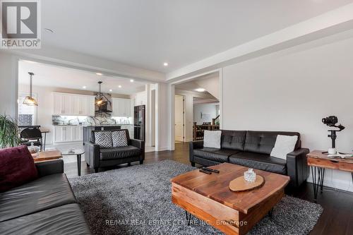 197 Whittington Drive, Hamilton (Meadowlands), ON - Indoor Photo Showing Living Room