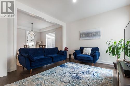 197 Whittington Drive, Hamilton (Meadowlands), ON - Indoor Photo Showing Living Room