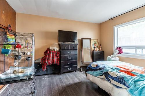 4710 Drummond Road, Niagara Falls, ON - Indoor Photo Showing Bedroom