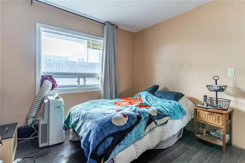 4710 Drummond Road, Niagara Falls, ON - Indoor Photo Showing Bedroom