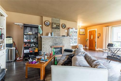 4710 Drummond Road, Niagara Falls, ON - Indoor Photo Showing Living Room With Fireplace