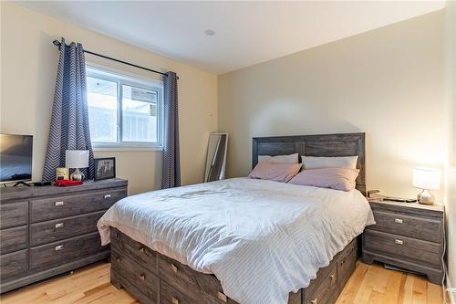 4710 Drummond Road, Niagara Falls, ON - Indoor Photo Showing Bedroom