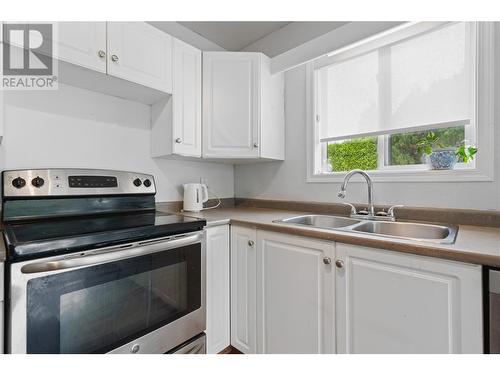 2250 Louie Drive Unit# 59, West Kelowna, BC - Indoor Photo Showing Kitchen With Double Sink