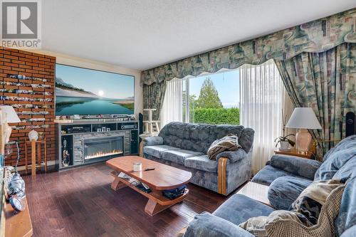 3565 Glasgow Road, West Kelowna, BC - Indoor Photo Showing Living Room With Fireplace