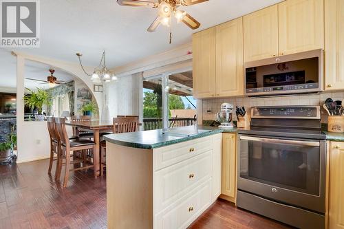 3565 Glasgow Road, West Kelowna, BC - Indoor Photo Showing Kitchen