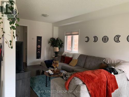 27 Palace Street, Thorold, ON - Indoor Photo Showing Living Room