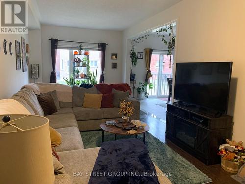 27 Palace Street, Thorold, ON - Indoor Photo Showing Living Room