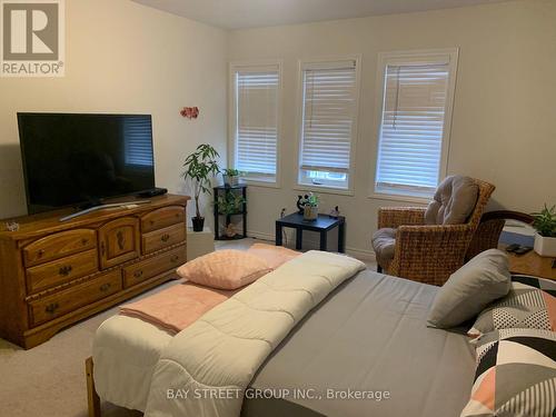 27 Palace Street, Thorold, ON - Indoor Photo Showing Bedroom