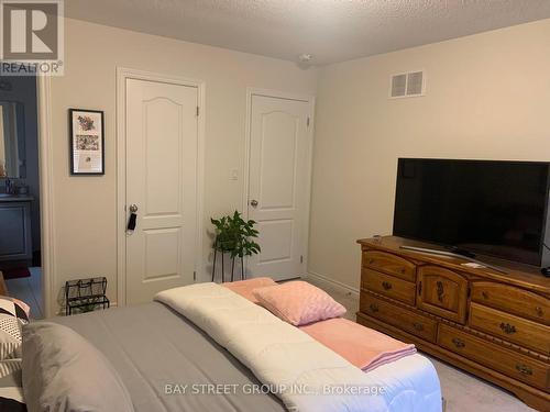 27 Palace Street, Thorold, ON - Indoor Photo Showing Bedroom