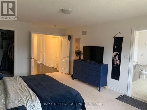 27 Palace Street, Thorold, ON - Indoor Photo Showing Bedroom