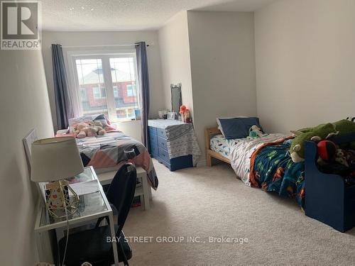 27 Palace Street, Thorold, ON - Indoor Photo Showing Bedroom