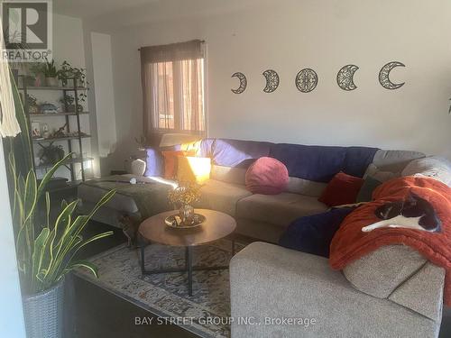 27 Palace Street, Thorold, ON - Indoor Photo Showing Living Room