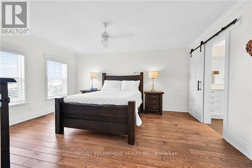 98 Dorchester Drive, Grimsby, ON - Indoor Photo Showing Bedroom