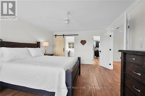 98 Dorchester Drive, Grimsby, ON - Indoor Photo Showing Bedroom