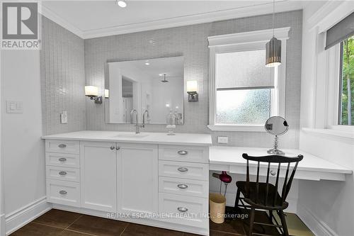 98 Dorchester Drive, Grimsby, ON - Indoor Photo Showing Bathroom