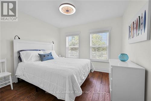 98 Dorchester Drive, Grimsby, ON - Indoor Photo Showing Bedroom