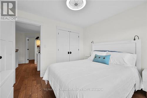 98 Dorchester Drive, Grimsby, ON - Indoor Photo Showing Bedroom