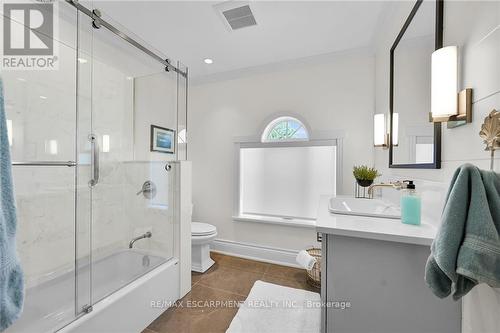 98 Dorchester Drive, Grimsby, ON - Indoor Photo Showing Bathroom