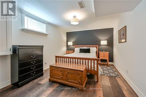 98 Dorchester Drive, Grimsby, ON - Indoor Photo Showing Bedroom