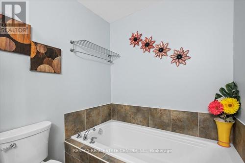 11 - 7 Atessa Drive, Hamilton (Ryckmans), ON - Indoor Photo Showing Bathroom