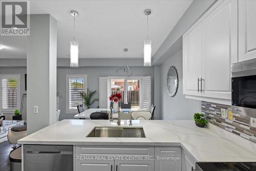 11 - 7 Atessa Drive, Hamilton, ON - Indoor Photo Showing Kitchen