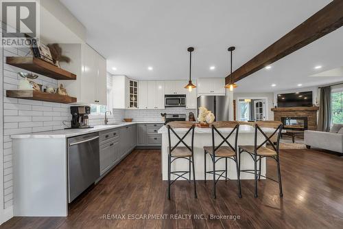 1793 Balfour Street, Pelham, ON - Indoor Photo Showing Kitchen With Upgraded Kitchen