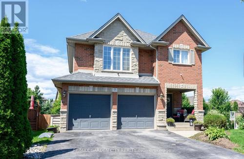 7 Pembroke Circle, Grimsby, ON - Outdoor With Facade