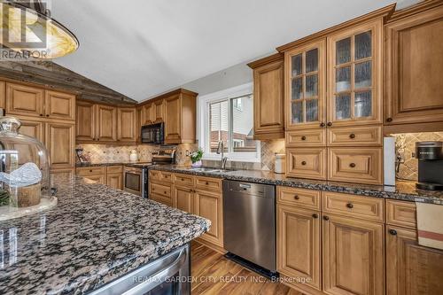 7 Pembroke Circle, Grimsby, ON - Indoor Photo Showing Kitchen With Stainless Steel Kitchen