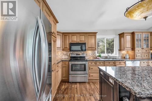 7 Pembroke Circle, Grimsby, ON - Indoor Photo Showing Kitchen With Stainless Steel Kitchen