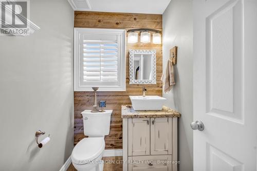 7 Pembroke Circle, Grimsby, ON - Indoor Photo Showing Bathroom