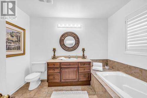 7 Pembroke Circle, Grimsby, ON - Indoor Photo Showing Bathroom