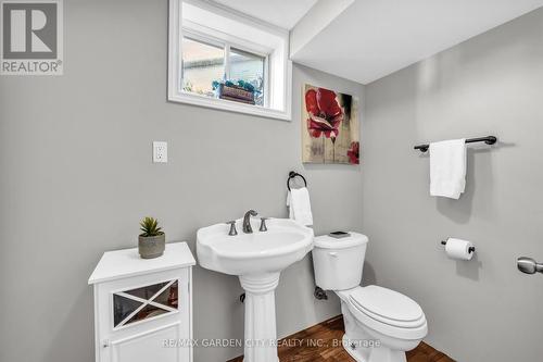 7 Pembroke Circle, Grimsby, ON - Indoor Photo Showing Bathroom