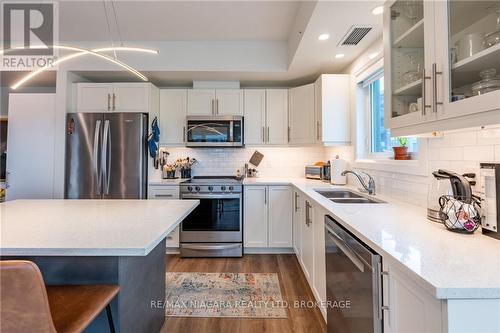 104 - 120 Summersides Boulevard, Pelham, ON - Indoor Photo Showing Kitchen With Stainless Steel Kitchen With Double Sink With Upgraded Kitchen