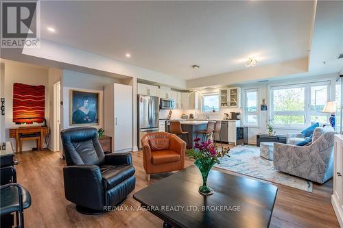 104 - 120 Summersides Boulevard, Pelham, ON - Indoor Photo Showing Living Room