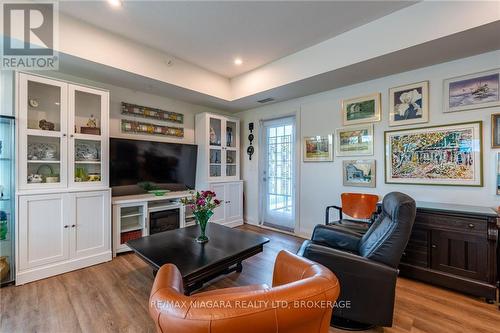 104 - 120 Summersides Boulevard, Pelham, ON - Indoor Photo Showing Living Room