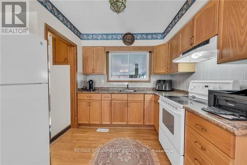 122 Rainbow Drive, Hamilton (Corman), ON - Indoor Photo Showing Kitchen