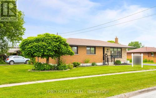 7021 Whitman Avenue, Niagara Falls, ON - Outdoor