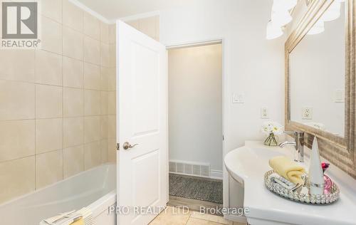 7021 Whitman Avenue, Niagara Falls, ON - Indoor Photo Showing Bathroom