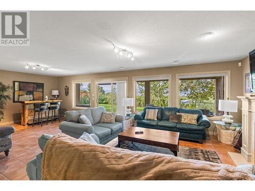 3373 Merlot Way, West Kelowna, BC - Indoor Photo Showing Living Room With Fireplace