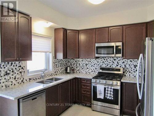 28 Scenic Ridge Gate, Brant (Paris), ON - Indoor Photo Showing Kitchen With Stainless Steel Kitchen With Double Sink With Upgraded Kitchen